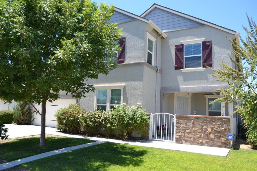 3669 N Clover Avenue - Photo 1