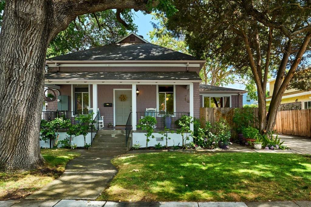 1067 College Avenue - Photo 1