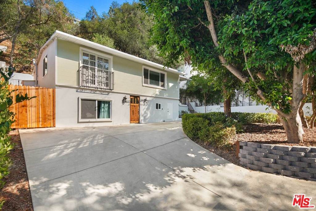 8876 Wonderland Avenue - Photo 1