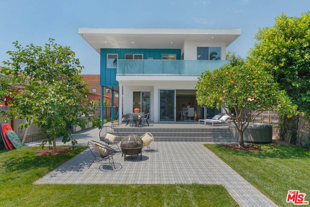 611 Flower Avenue - Photo 1