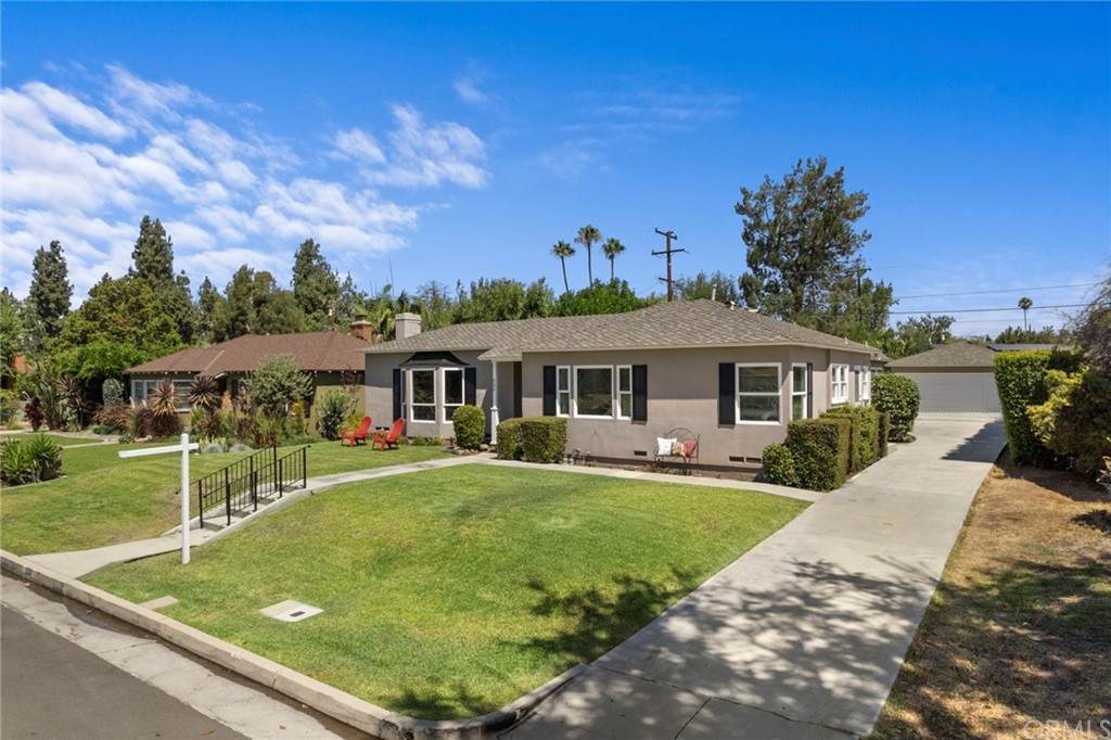533 Valley View Drive - Photo 1
