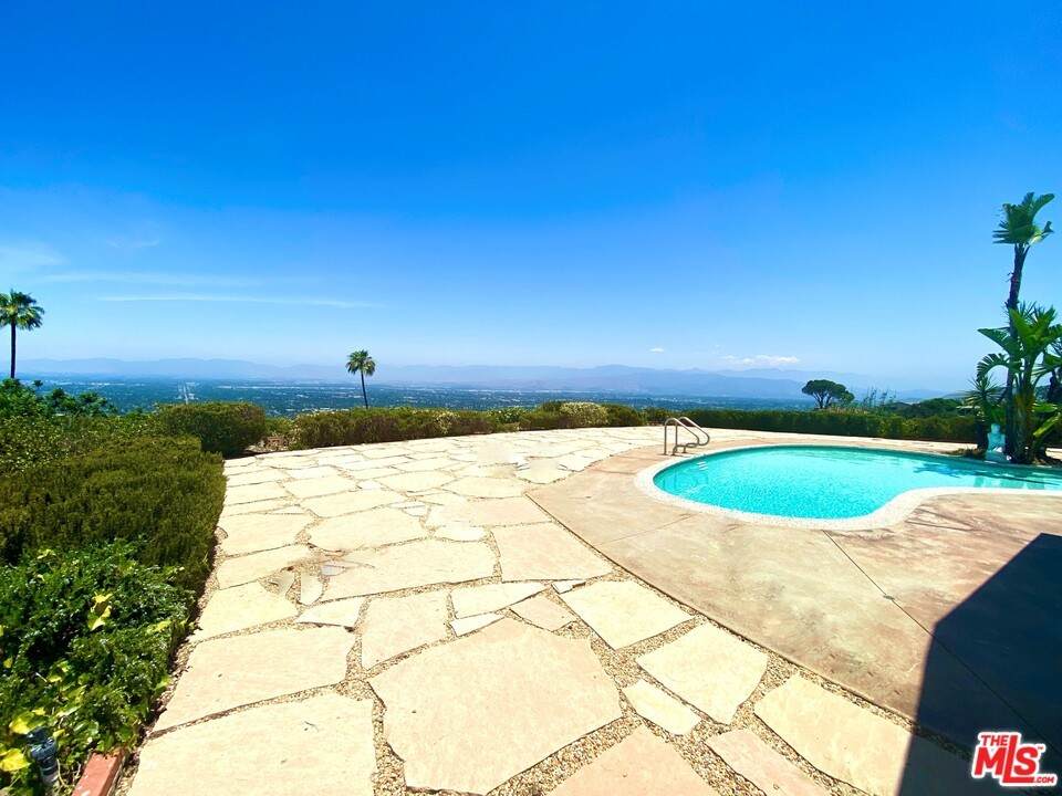 13741 1/4 Mulholland Drive - Photo 1