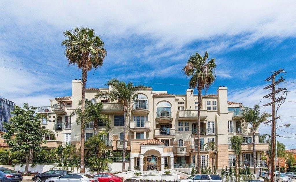 960 Doheny Drive - Photo 1