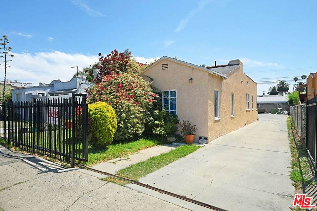 2664 Redondo Boulevard - Photo 1