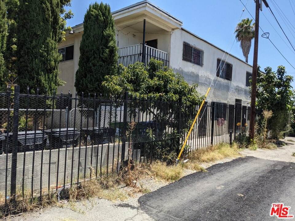 462 41St Street - Photo 1