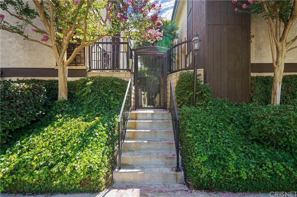 11622 Moorpark Street - Photo 1