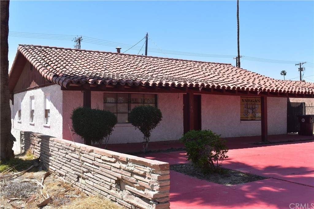 45497 Oasis Street - Photo 1