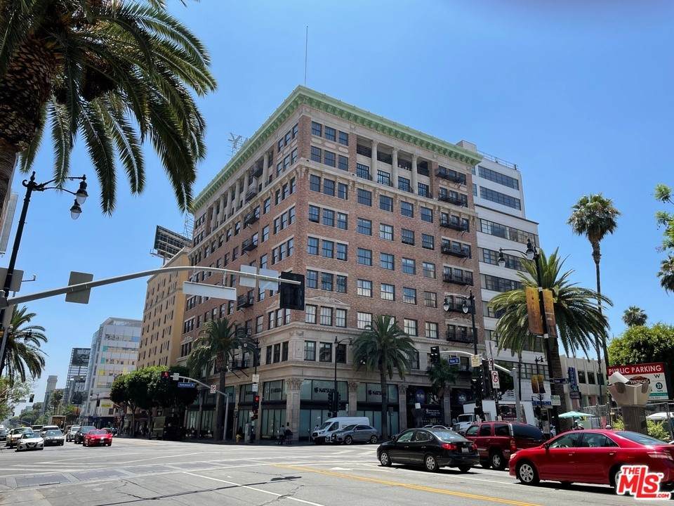 1645 Vine Street - Photo 1