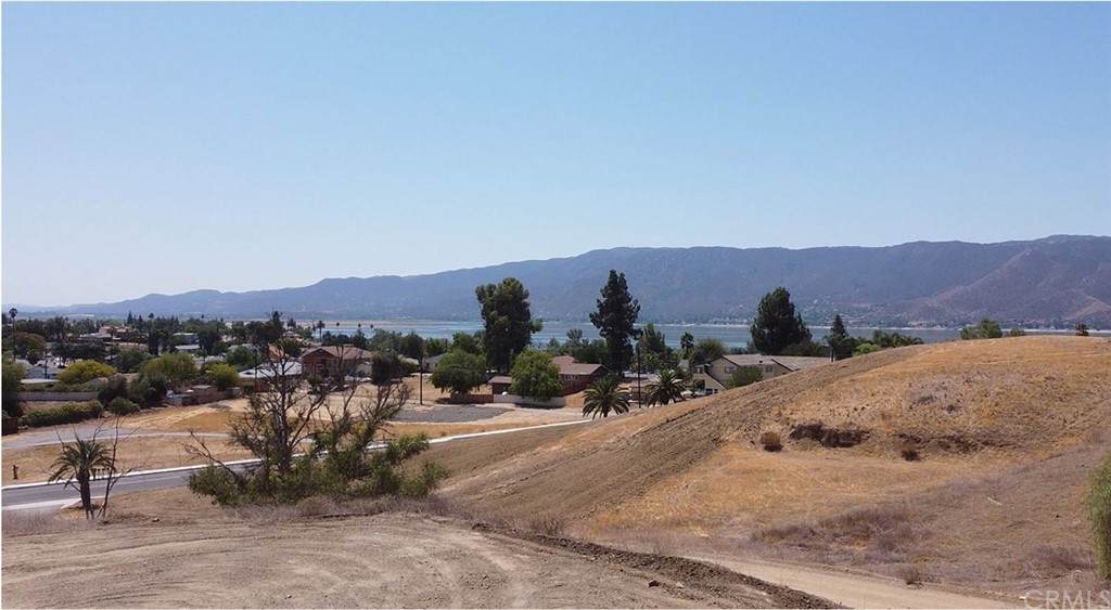 1023 Morton Ave - Photo 1