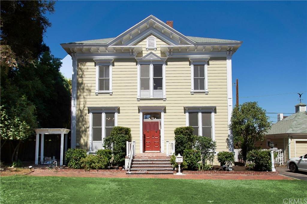 300 Granada Avenue - Photo 1