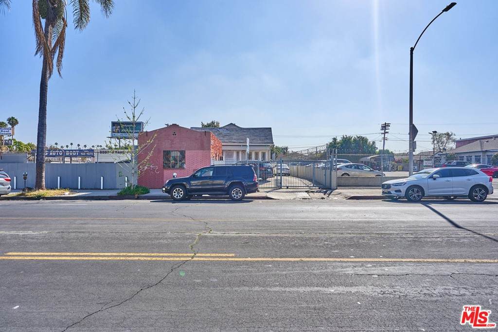 220 Oxford Avenue - Photo 1