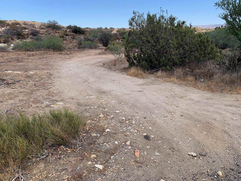 Old Highway 80 - Photo 1