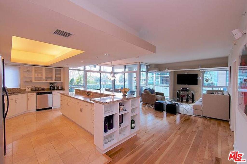 13700 Marina Pointe Drive - Photo 1