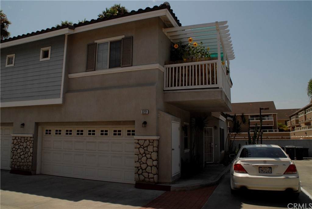 3221 Lincoln Avenue - Photo 1