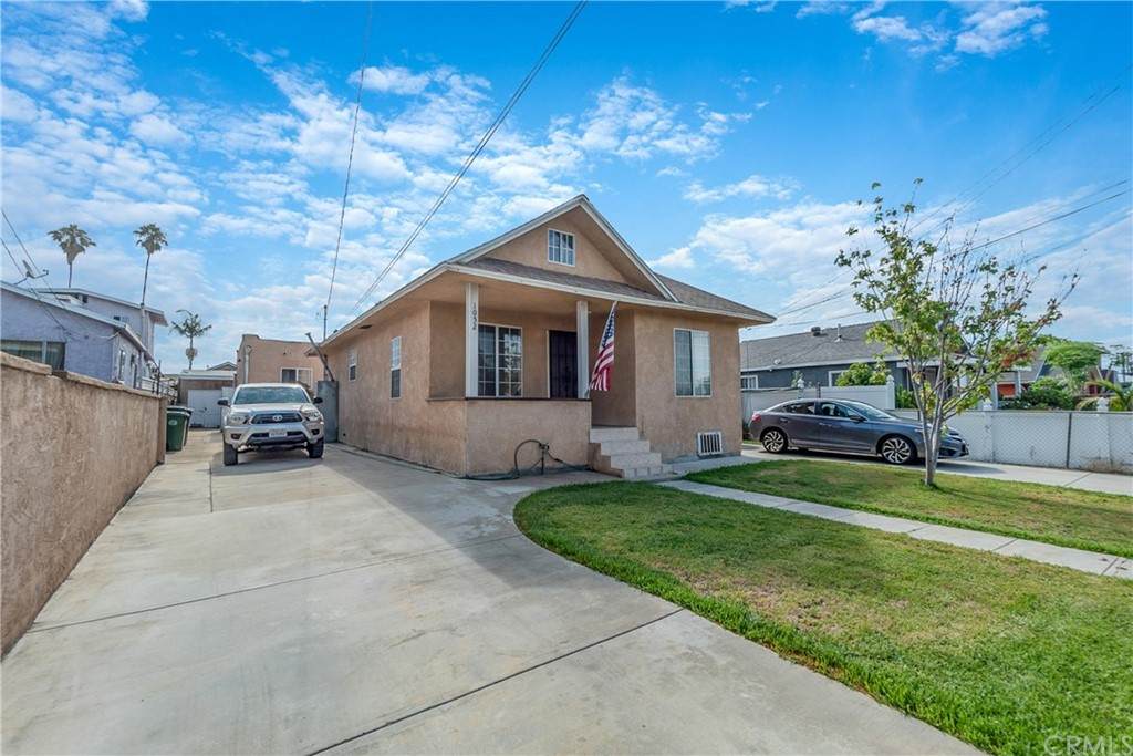 1052 Townsend Avenue - Photo 1