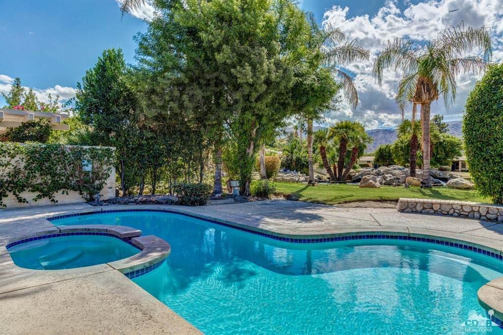 12 Sussex Court - Photo 1