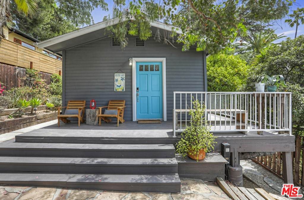 1466 Angelus Avenue - Photo 1