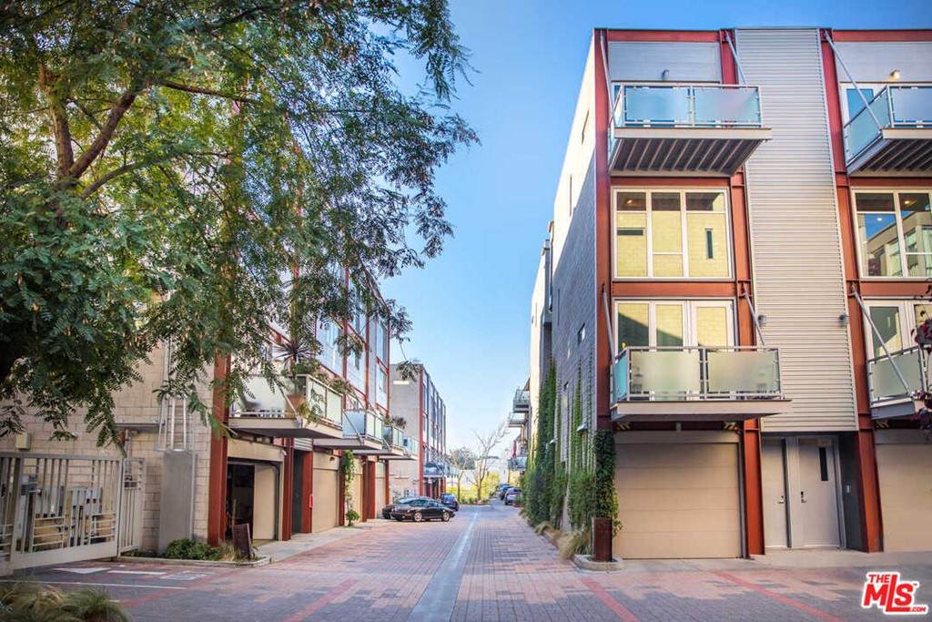 3450 Cahuenga Boulevard - Photo 1