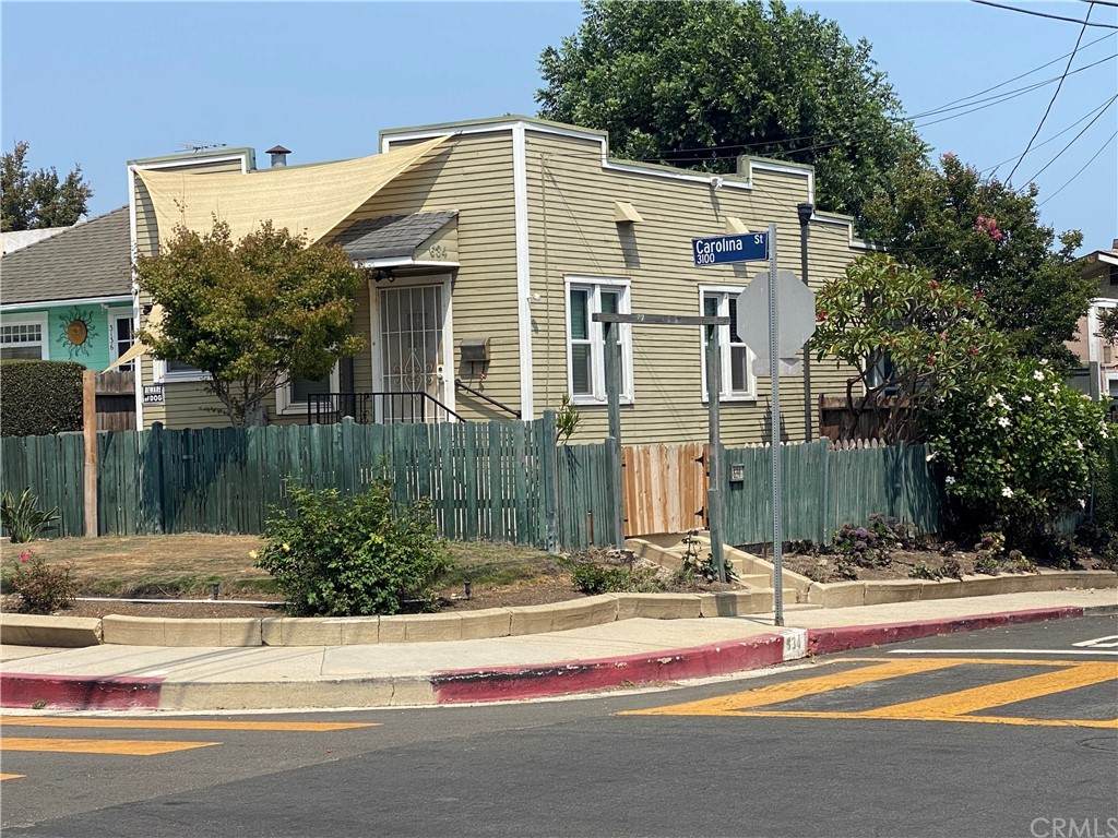 632 32nd Street - Photo 1