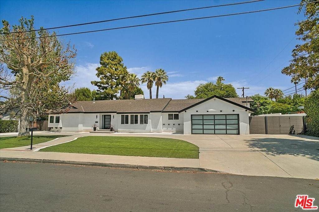 5360 Amestoy Avenue - Photo 1