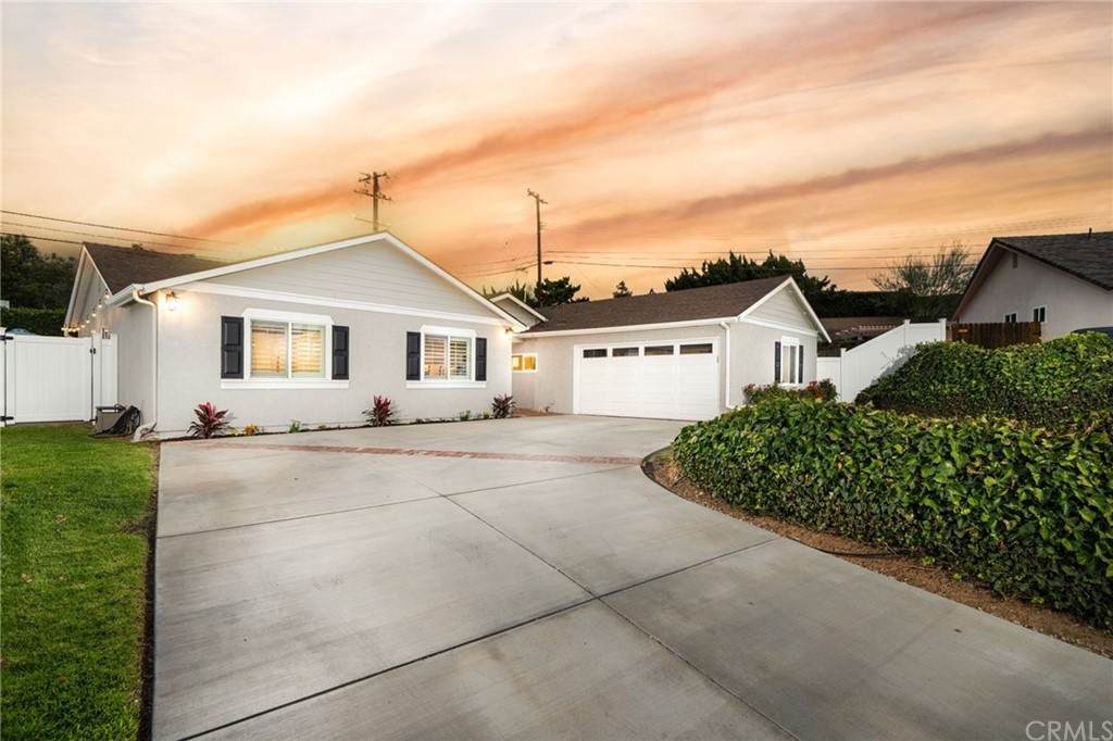 802 Groveton Avenue - Photo 1