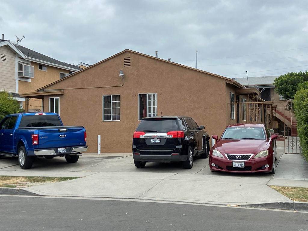 4233 39 Swift Avenue - Photo 1