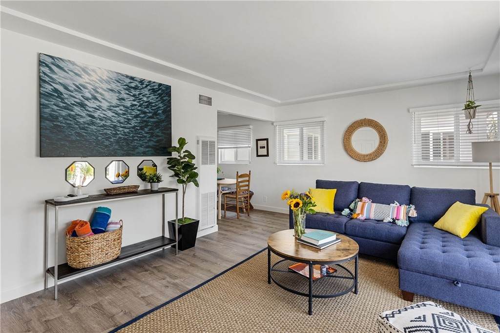 320 27th Street - Photo 1