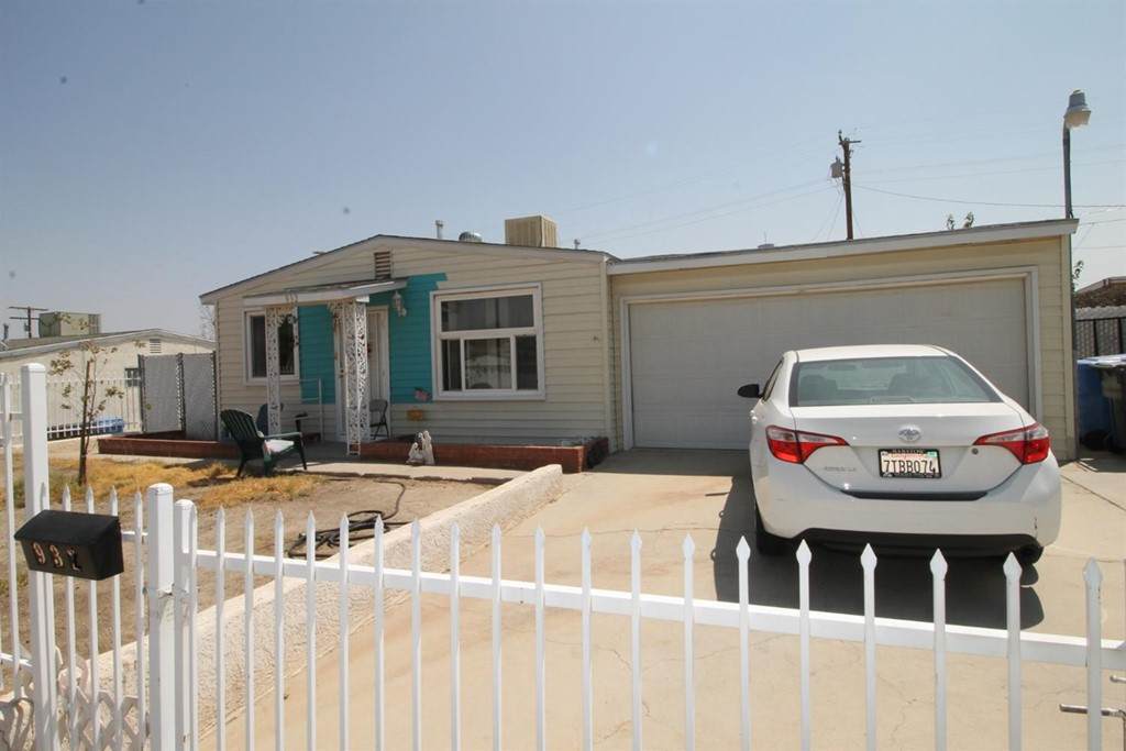 932 Kelly Drive - Photo 1