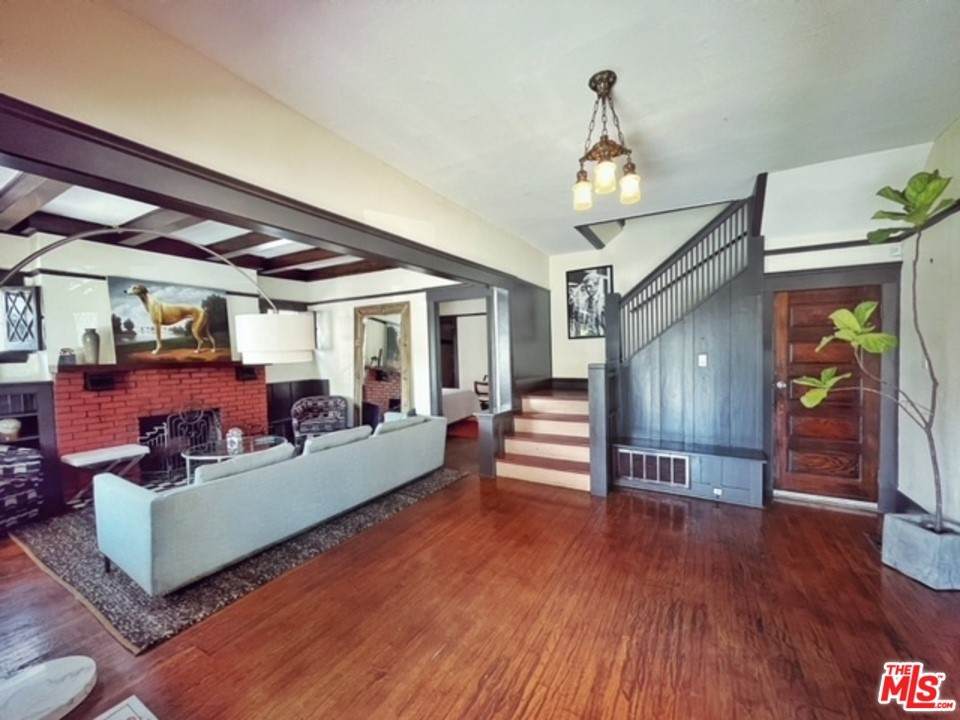 1722 Roosevelt Avenue - Photo 1