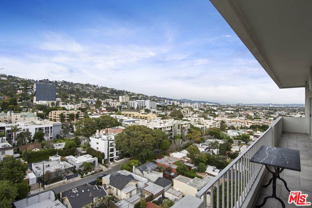 838 Doheny Drive - Photo 1