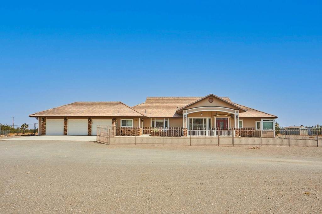 2932 Smoke Tree Road - Photo 1