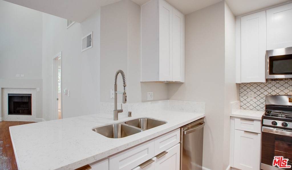 1419 Peerless Place - Photo 1