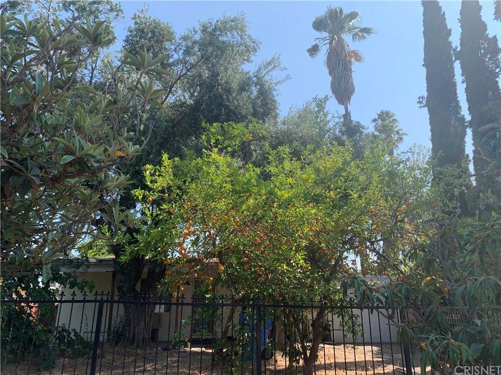 13908 Calvert Street - Photo 1