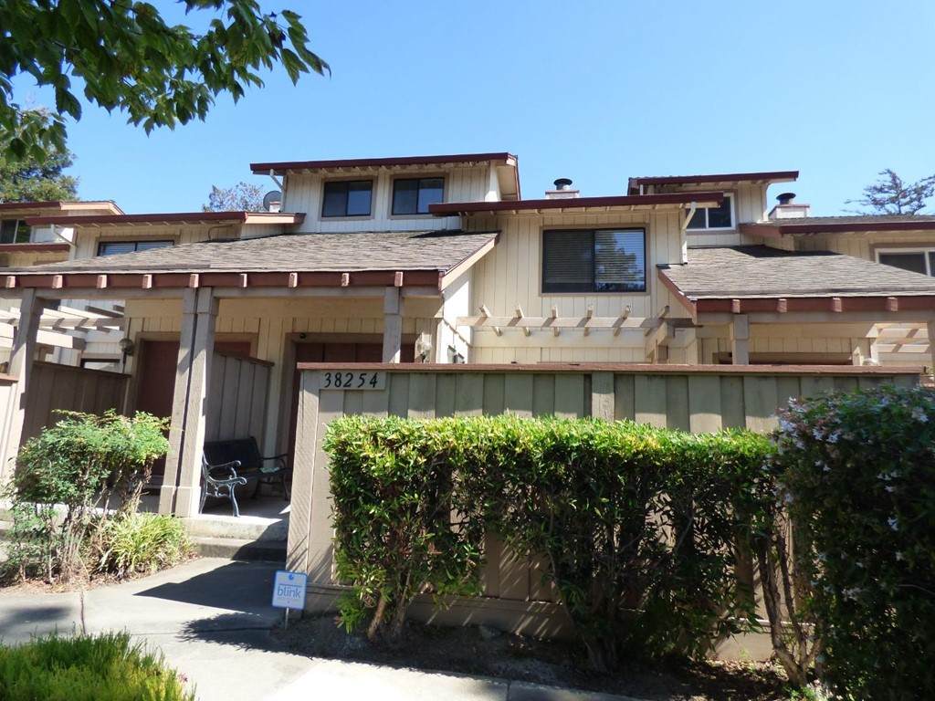 38254 Redwood Terrace - Photo 1