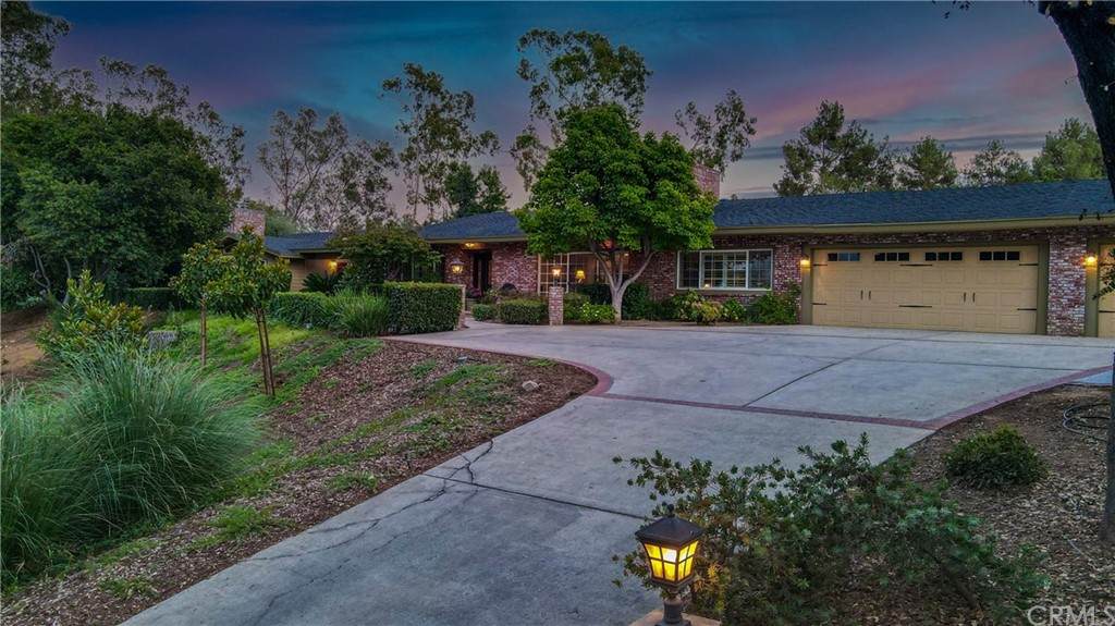 313 Mariposa Drive - Photo 1