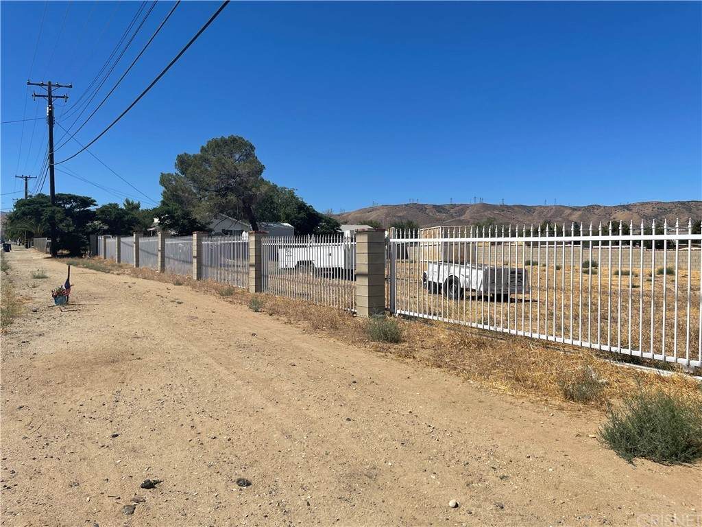 41651 50th Street - Photo 1