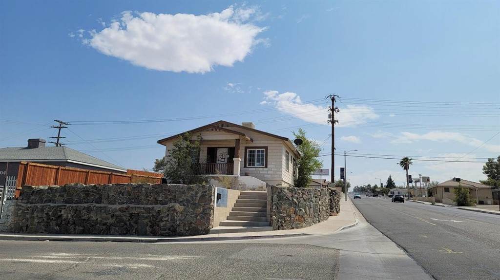 500 Williams Street - Photo 1