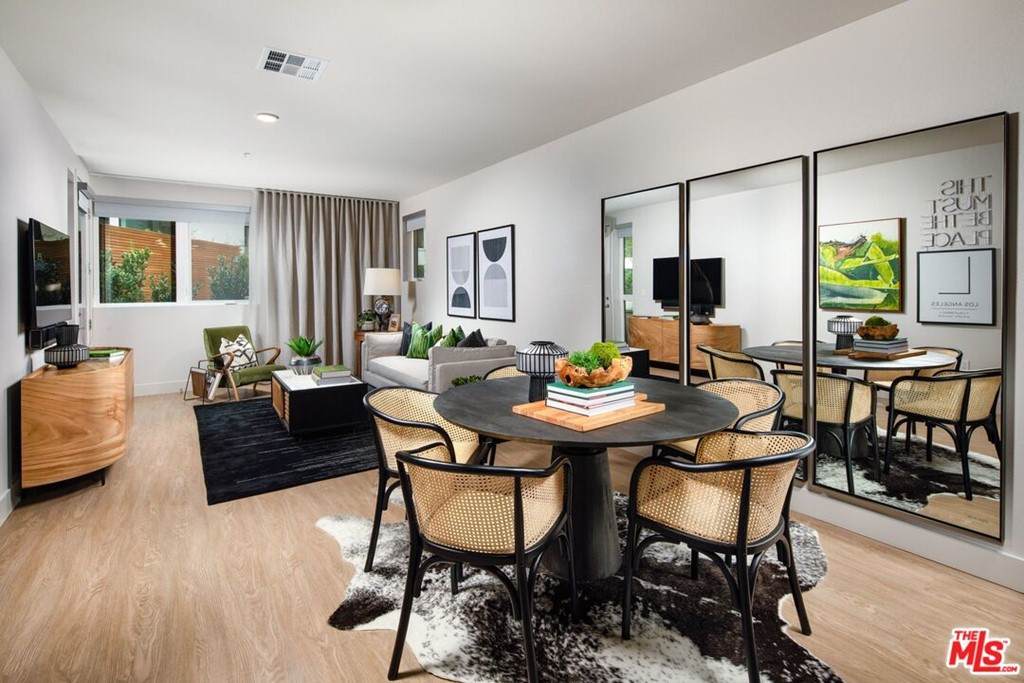 1101 Main Street - Photo 1