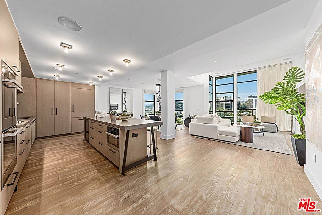 10777 Wilshire Boulevard - Photo 1