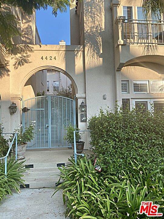 4424 Moorpark Way - Photo 1