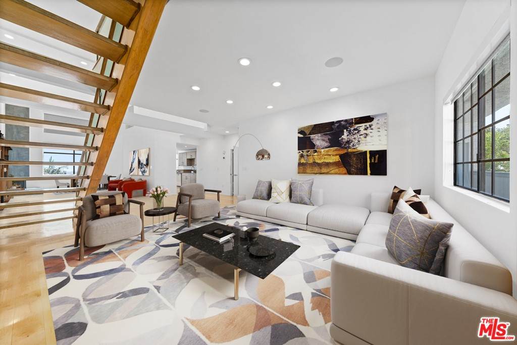1133 Clark Street - Photo 1