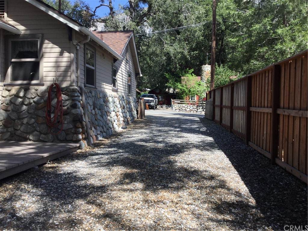 8 Oak Drive - Photo 1