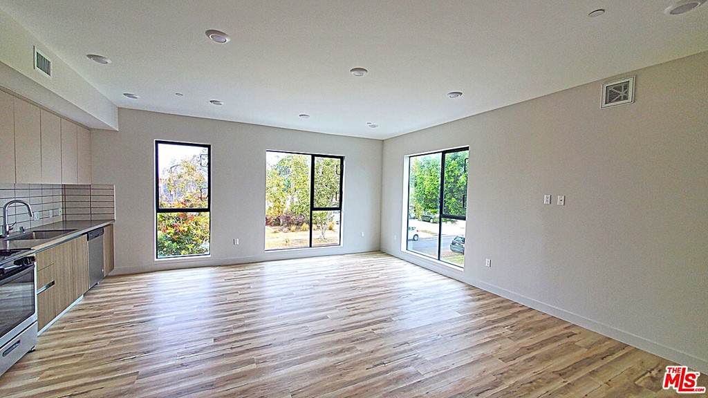 1540 Hayworth Avenue - Photo 1