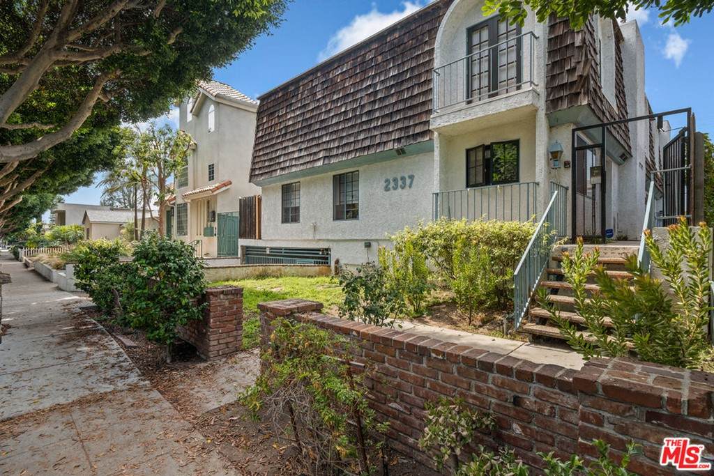 2337 Oak Street - Photo 1