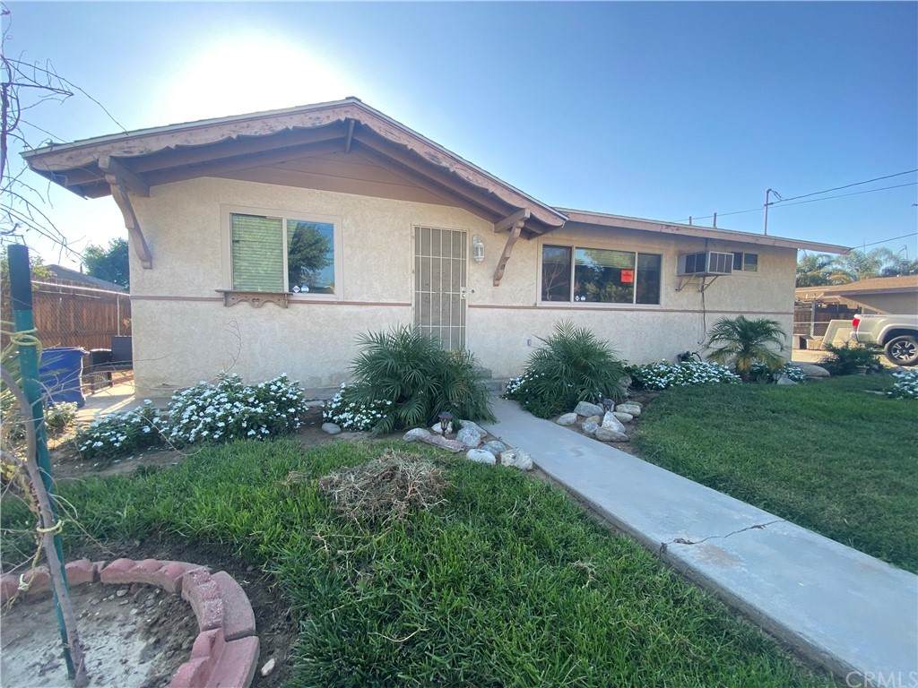 4571 Glen Street - Photo 1