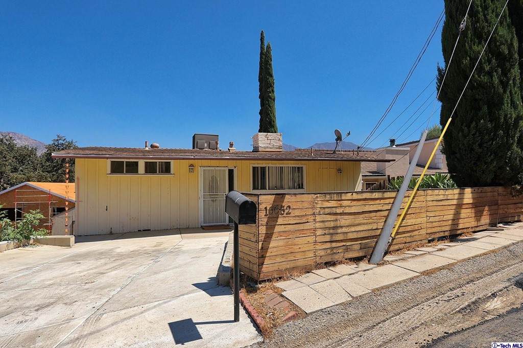 10652 Vanora Drive - Photo 1