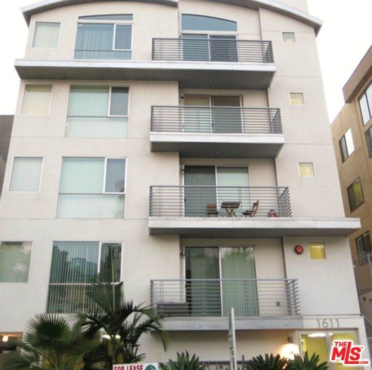 1611 Beverly Glen - Photo 1