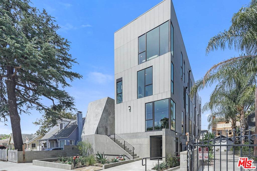 1243 1/2 Gower Street - Photo 1