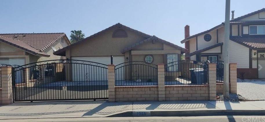 1915 Summertree Drive - Photo 1
