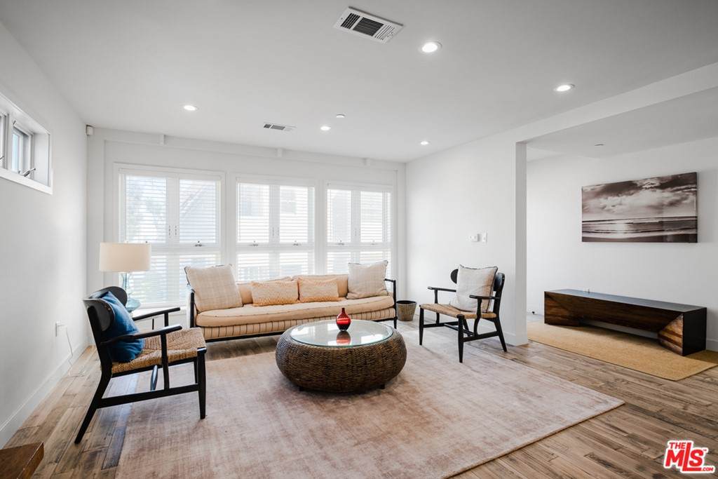 16 Park Avenue - Photo 1